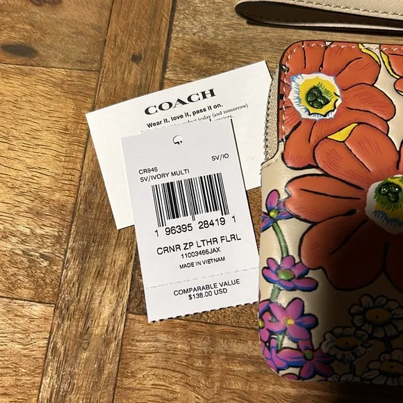Coach Zip Leather Floral Wristlet BNWT BEAUTIFUL - Picture 6 of 10